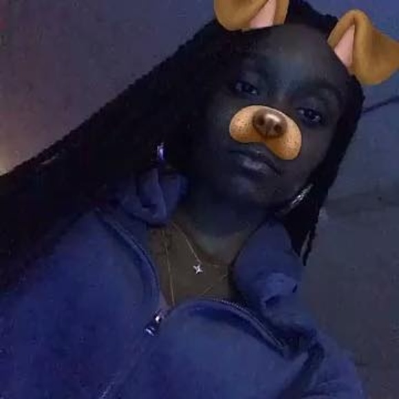 Meet your Posher, Tiara - Picture 1 of 1